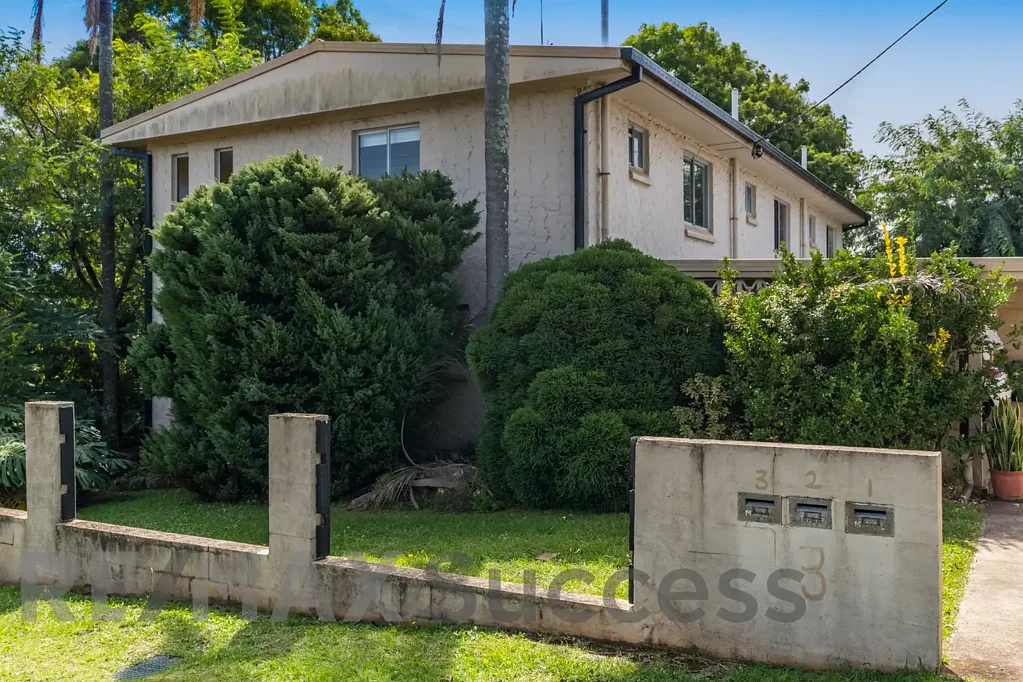Charming Townhouse with City Golf Course Outlook