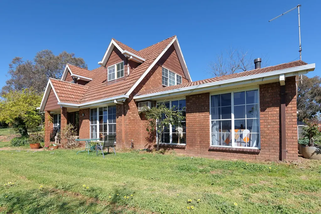 330 Burma Road, Table Top, NSW 2640