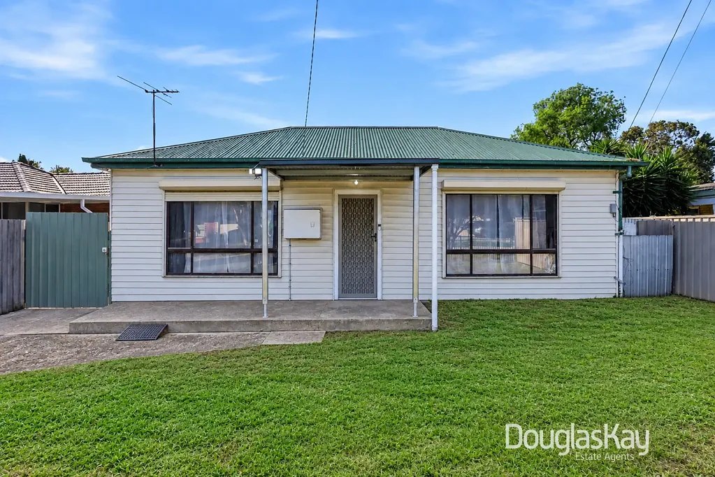 St Albans 2房 766 平方米地块，潜力无限，生活灵活。 Prime Potential and Versatile Living on 766m2.