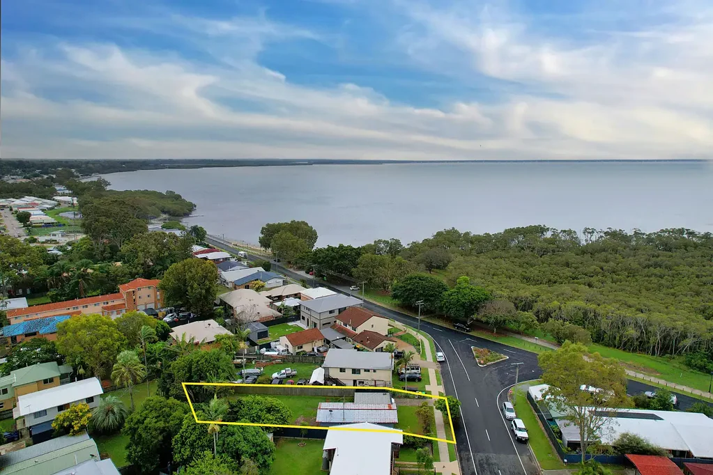 Deception Bay 3房 海滨宁静绿园 21米高开发潜力 宽敞临街面 全屋瓷砖采光佳 靠近学校商圈 基建持续改善 Prime 617m² with Urban Zoning - Land Bank or Develop