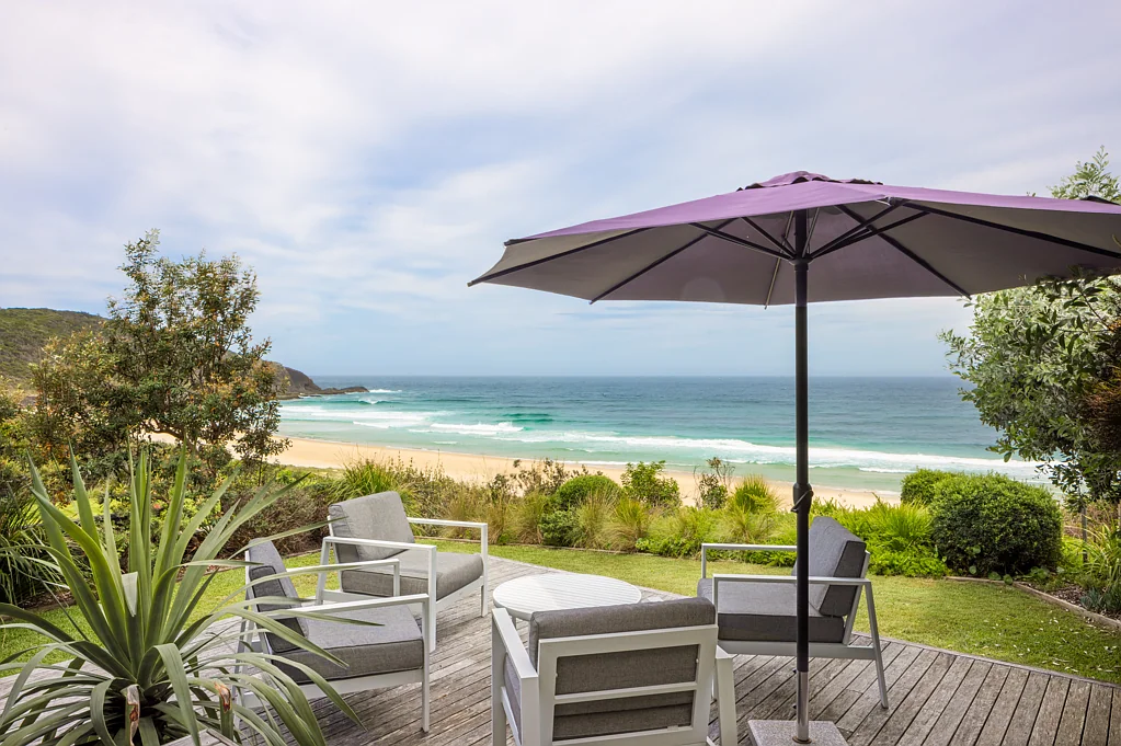 Blueys Beach 4 Bedroom Absolute Beachfront ~ Blueys Beach