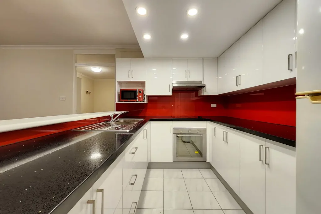 ULTRA CONVENIENT 3 BEDROOM + STUDY OR 4 BEDROOM RESIDENCE
