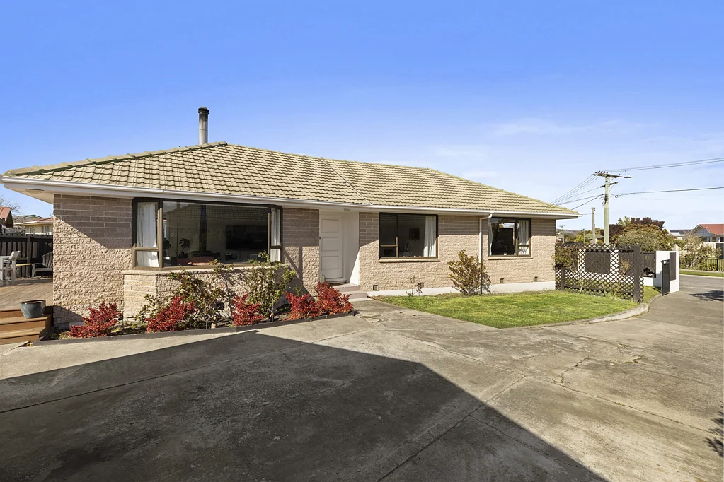 Aranui 3房  Spacious Family Home with Modern Comforts!!