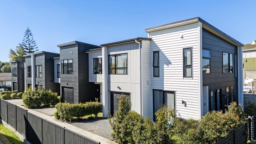 Ellerslie 4房 现代设计×舒适风格！近新住宅，MHS分区，邻近学校/公园！ Modern Living Meets Effortless Style in Ellerslie