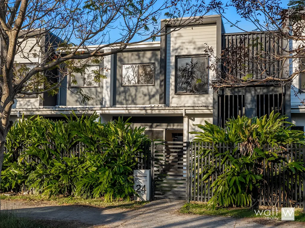 Newport 4 Bedroom Low-Maintenance Living Minutes from the Water’s Edge