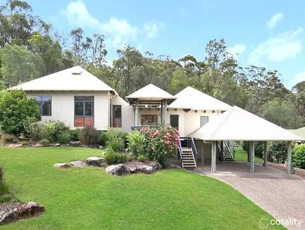 Springwood 6कमरा “TRANQUIL EXECUTIVE LIVING on ½ ACRE with GRANNY FLAT”