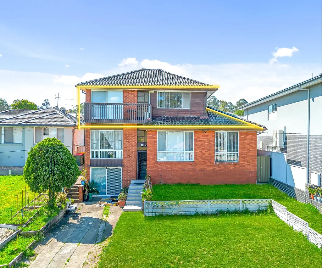 Charming Upper-Level 2-Bedroom Home (All bills are included)