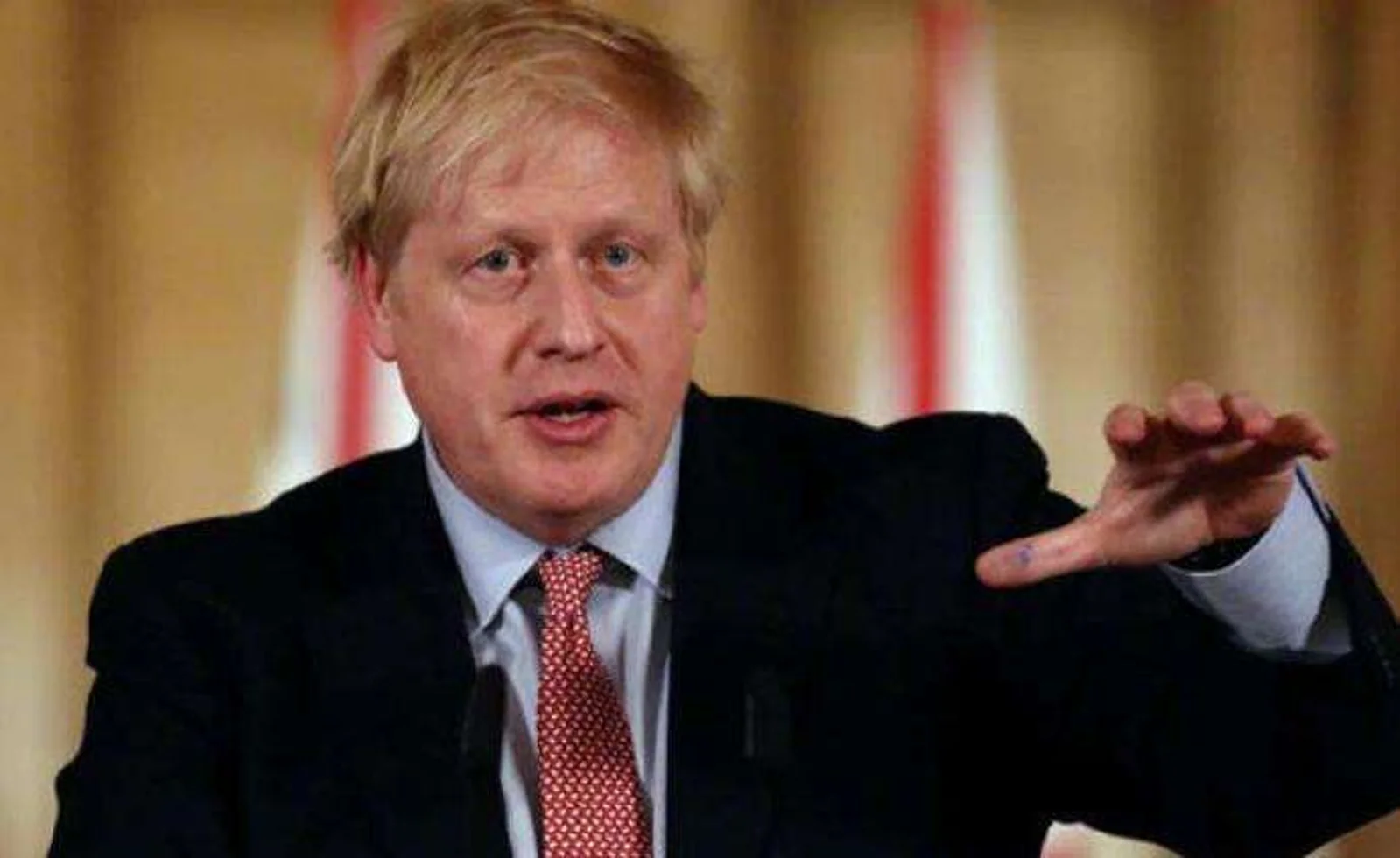 英国首相约翰逊出院!“逃离鬼门关”后,支持率创新高……