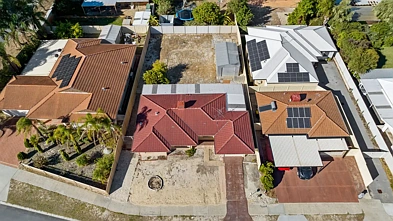 Beechboro 4房  DEVELOPERS TAKE NOTICE! R20/R50 WITH POTENTIAL 300m²+ REAR BLOCK!