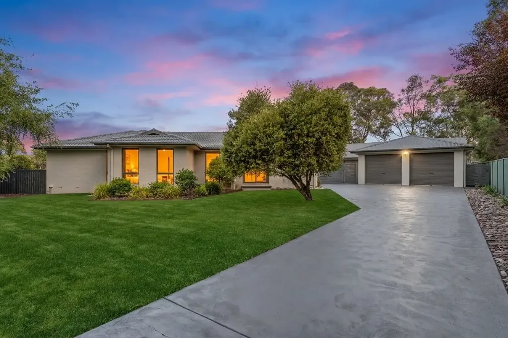 8 Ey Place, Kambah, ACT 2902