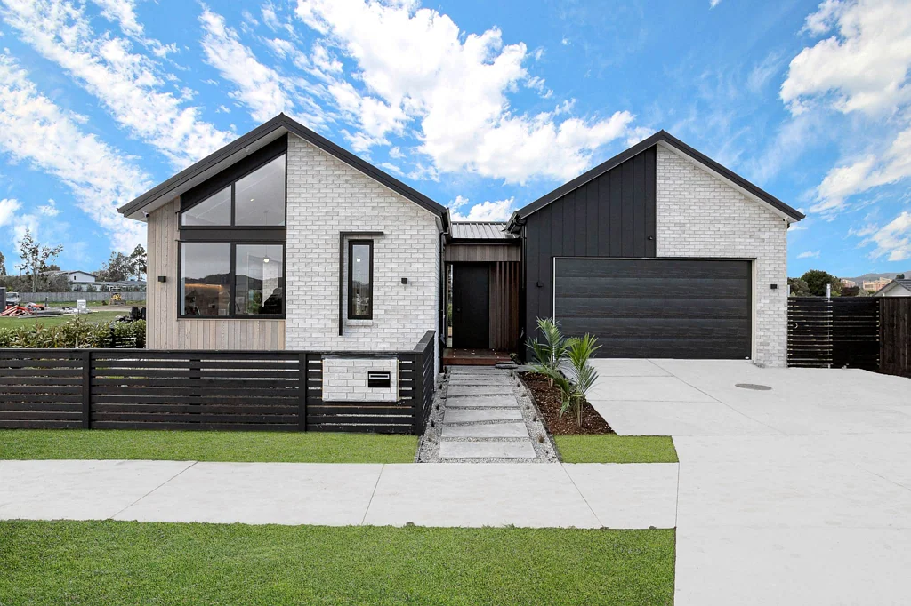 Clevedon 4 Bedroom Modern Luxury Meets Country Charm