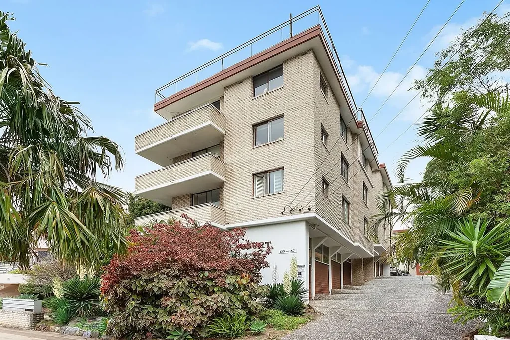 Lock Up Garage For Lease