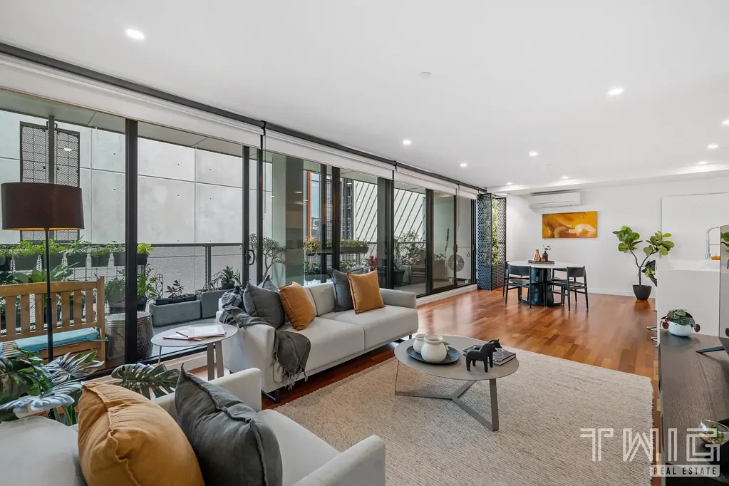 Melbourne 3ਬੈੱਡਰੂਮ Rare Gem at the ‘Sky Lofts’ Apartments - Unique Opportunity in the Heart of the CBD