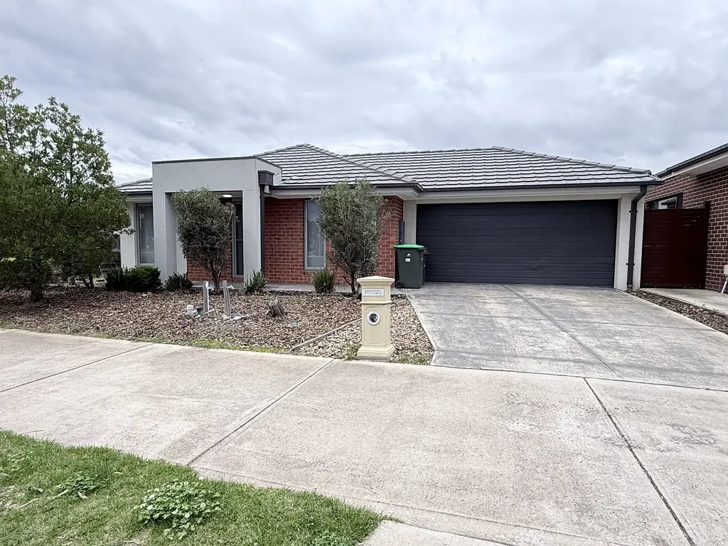 Spacious 4-Bedroom Family Home in Convenient Manor Lakes Location