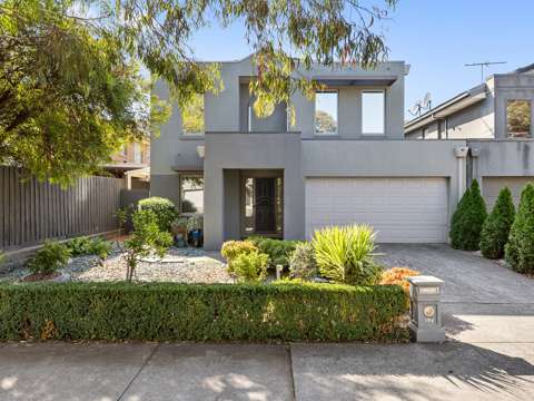 Coburg 5 Bedroom Stylish, Spacious & Superbly Located in Pentridge Village
