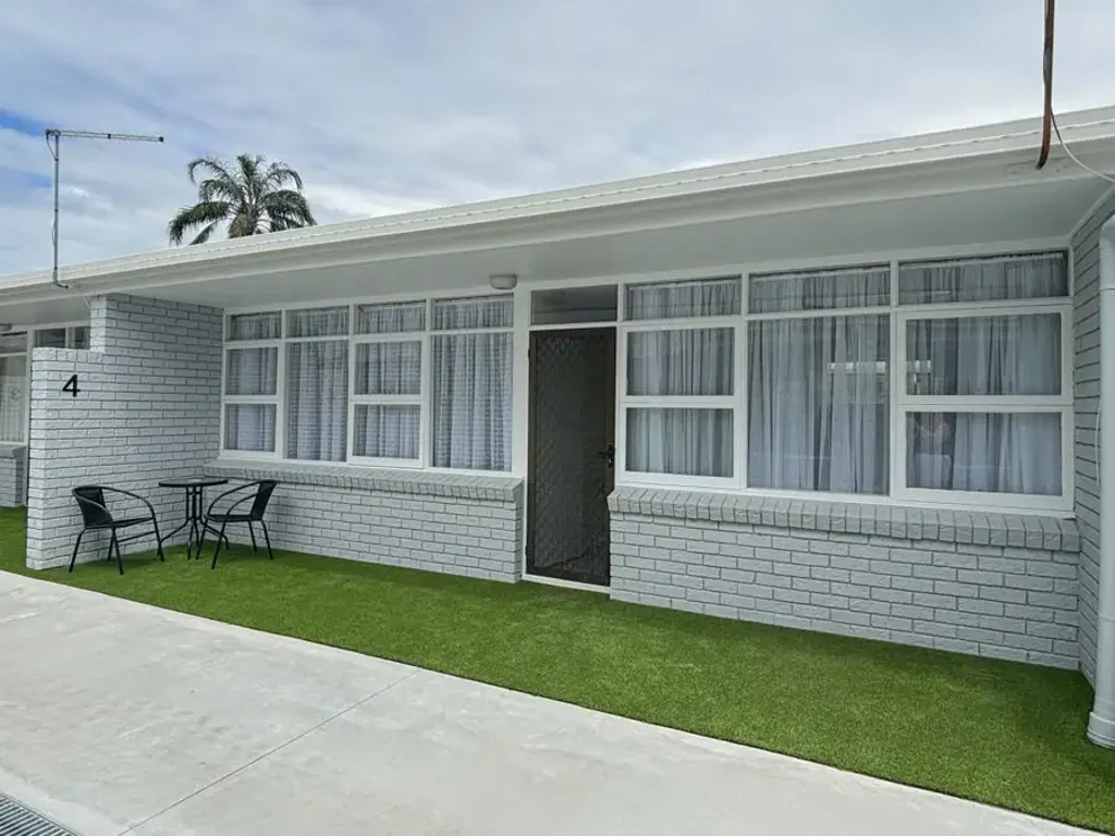 BEACHSIDE LIFESTYLE & WATER INCLUDED