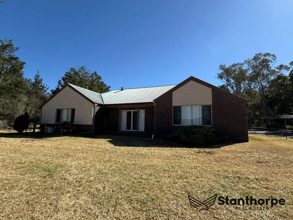 Peaceful Rural Lifestyle on 5.9 Acres – Spacious Home with Stunning Views