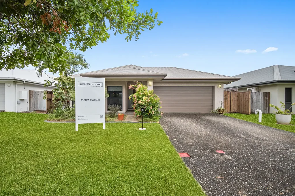 Smithfield 4 Bedroom The Complete Package in Smithfield - Pool, Lifestyle & Position