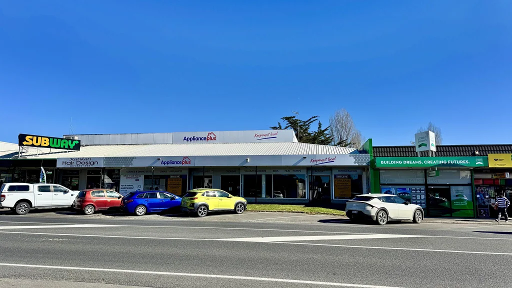 Katikati Large format retail with profile