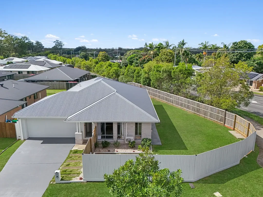 Glass House Mountains 4chambre Mountain Views & Poolside Living!