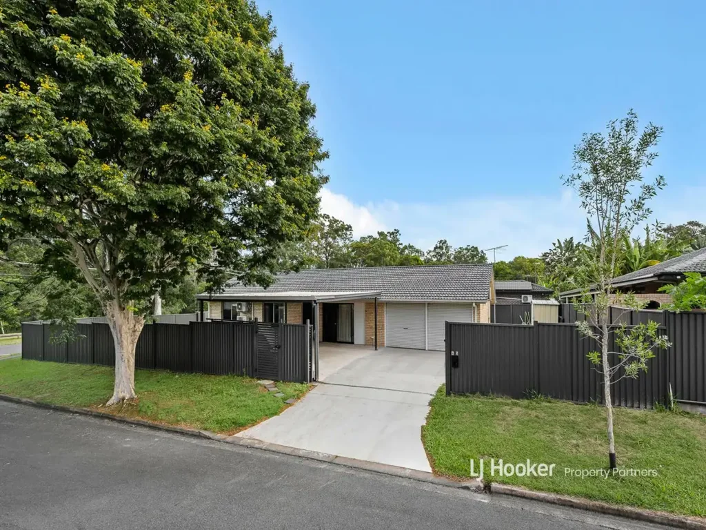 Sunnybank 4 Bedroom Sleek and Stylish: Fully Renovated Residence on Corner Block in Sunnybank
