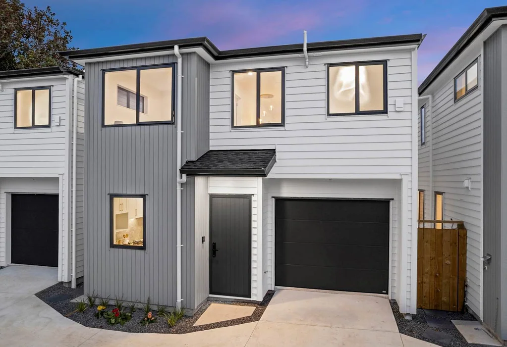 Brand New, Low Maintenance Modern Home in Prim...