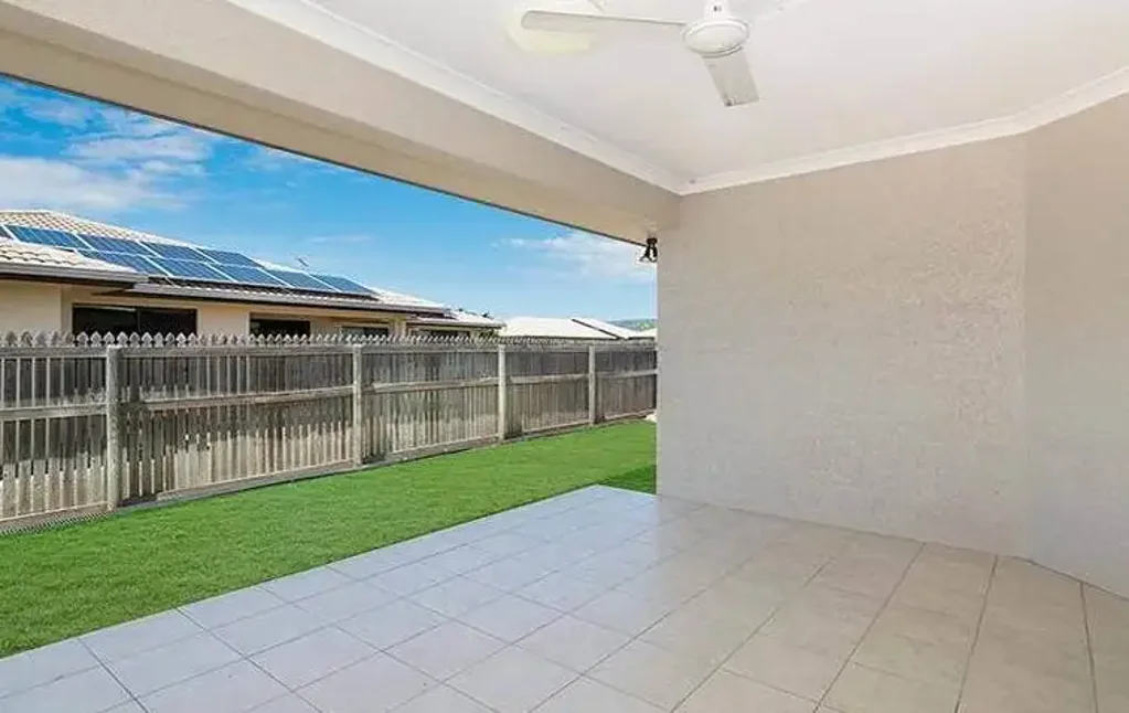 1A Sanderling Circuit, Kelso, QLD 4815