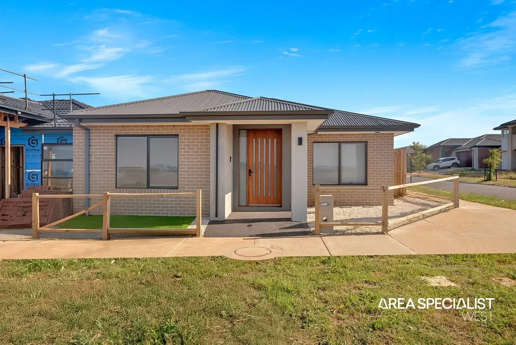 Rockbank 4Moenga It&apos;s Addressed: Luxury In The Heart Of Rockbank