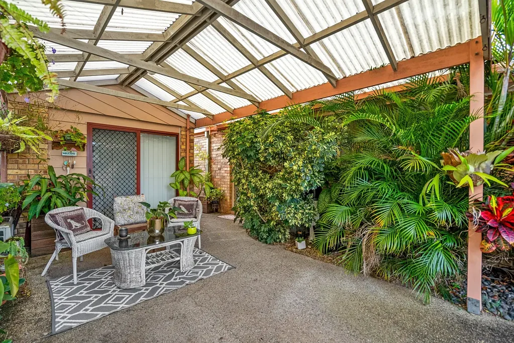 Paradise Point 2房  Single-Level, North Facing Duplex with Dual Living Potential