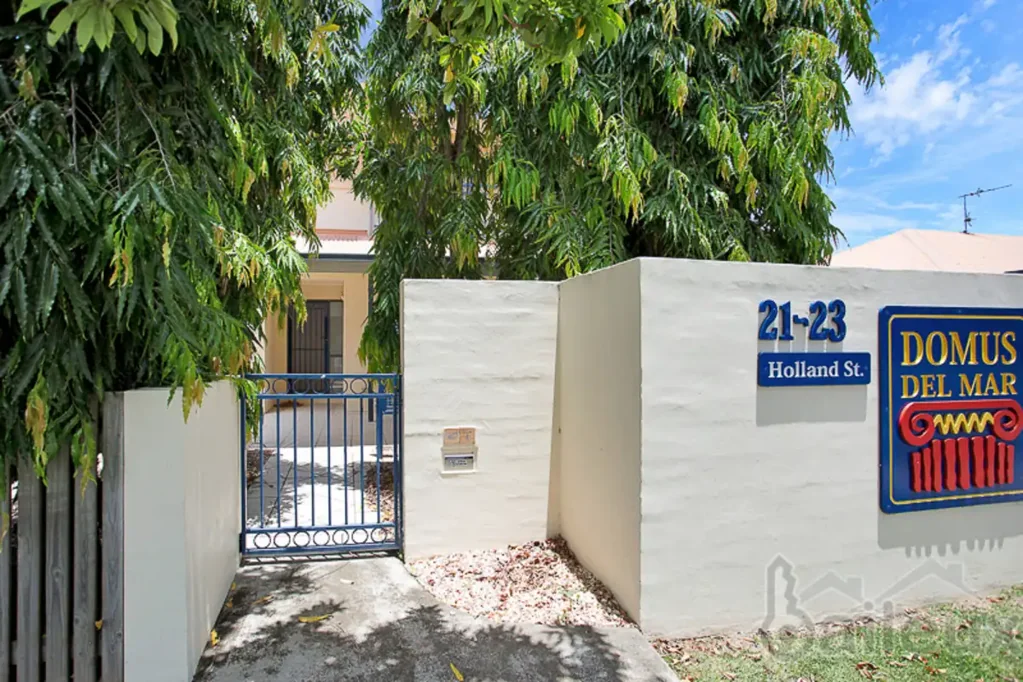 Townhouse in prime location for rent in West Mackay!