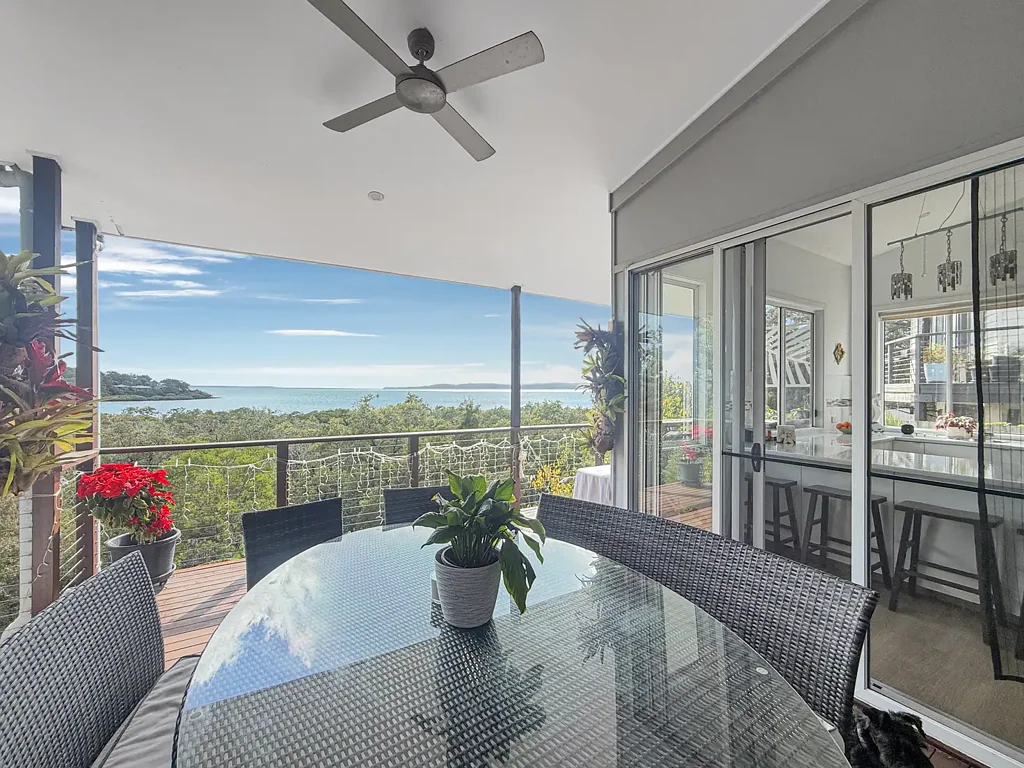 Macleay Island 2房 围绕景观而设计 Designed Around the View