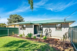 11 Moulds Crescent, Smithfield