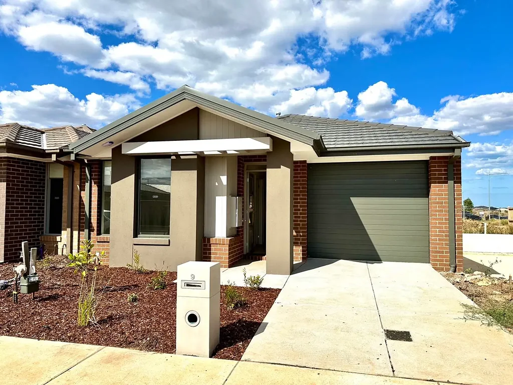 Modern 3-Bedroom Home with Garage in Growing Mambourin Community