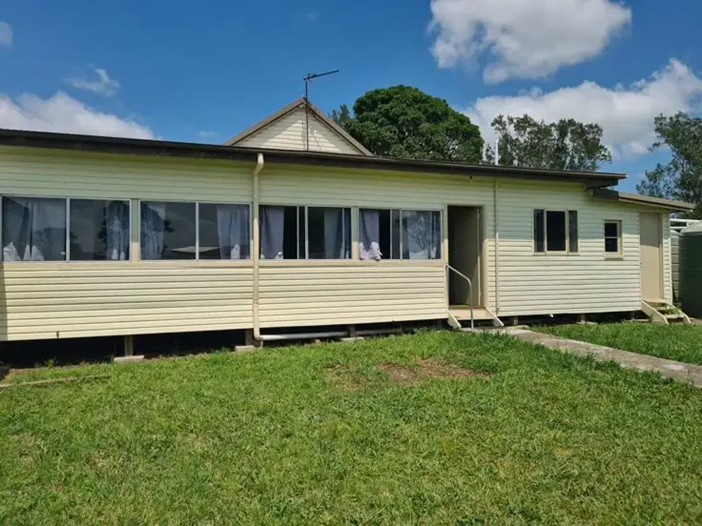 3 Bedroom + Sunroom Codrington Lane