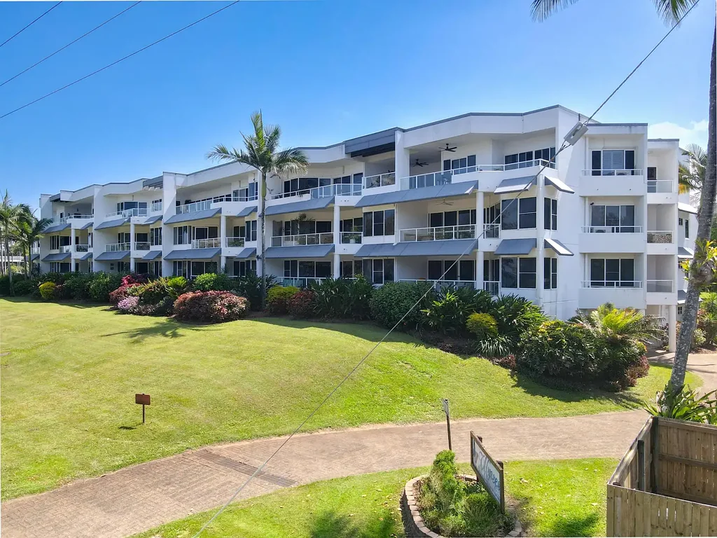 Wongaling Beach 2房  Spacious Renovated Beachfront Apartment in a Sort After Complex !