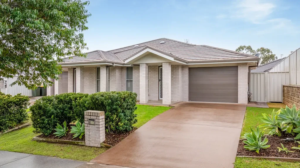 East Maitland 3Moenga Stylish Torrens Title Living in the Heart of East Maitland