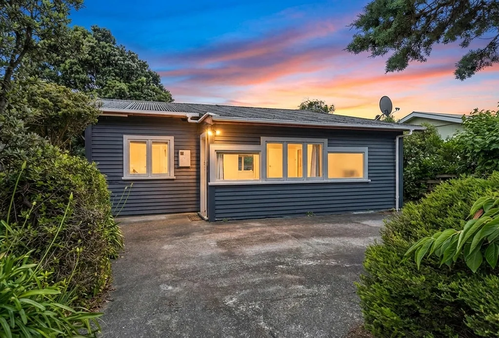 Titahi Bay 2房  SUNNY SITE WITH SERIOUS POTENTIAL