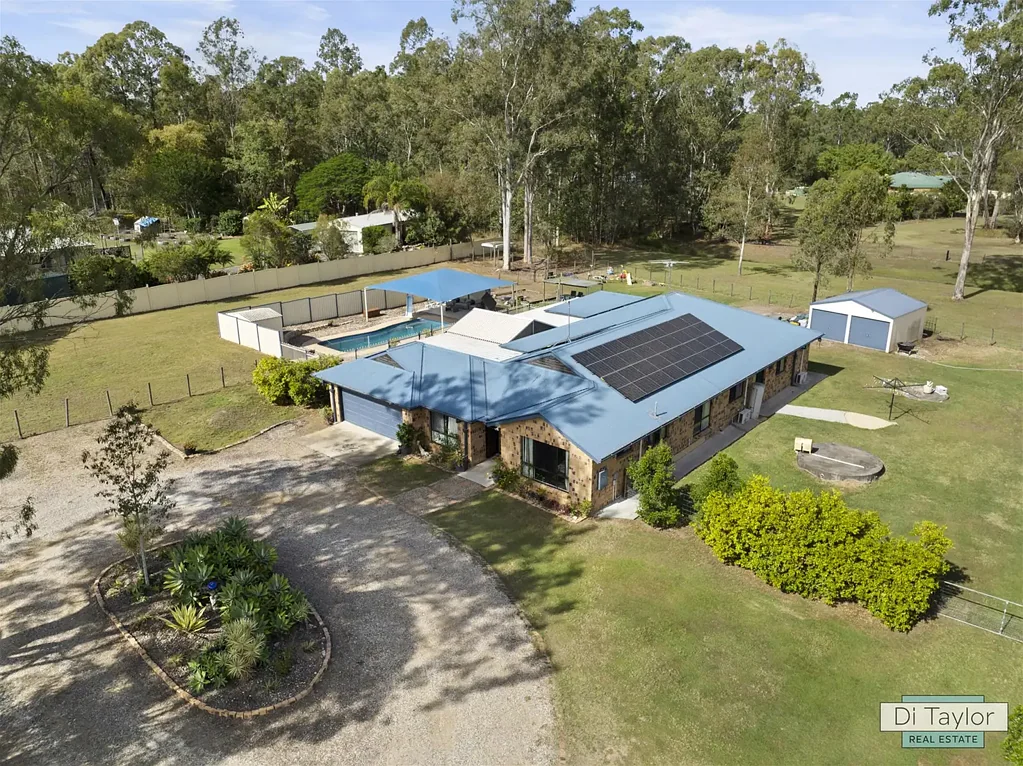 Flagstone 4침실 The Complete Family Package - Pool, Shed & Multiple Living Areas