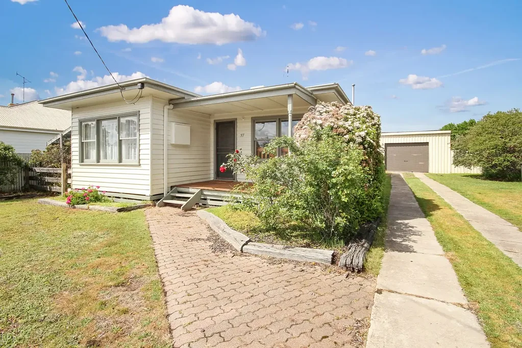 Horsham 3房  Charming First Home or Smart Investment