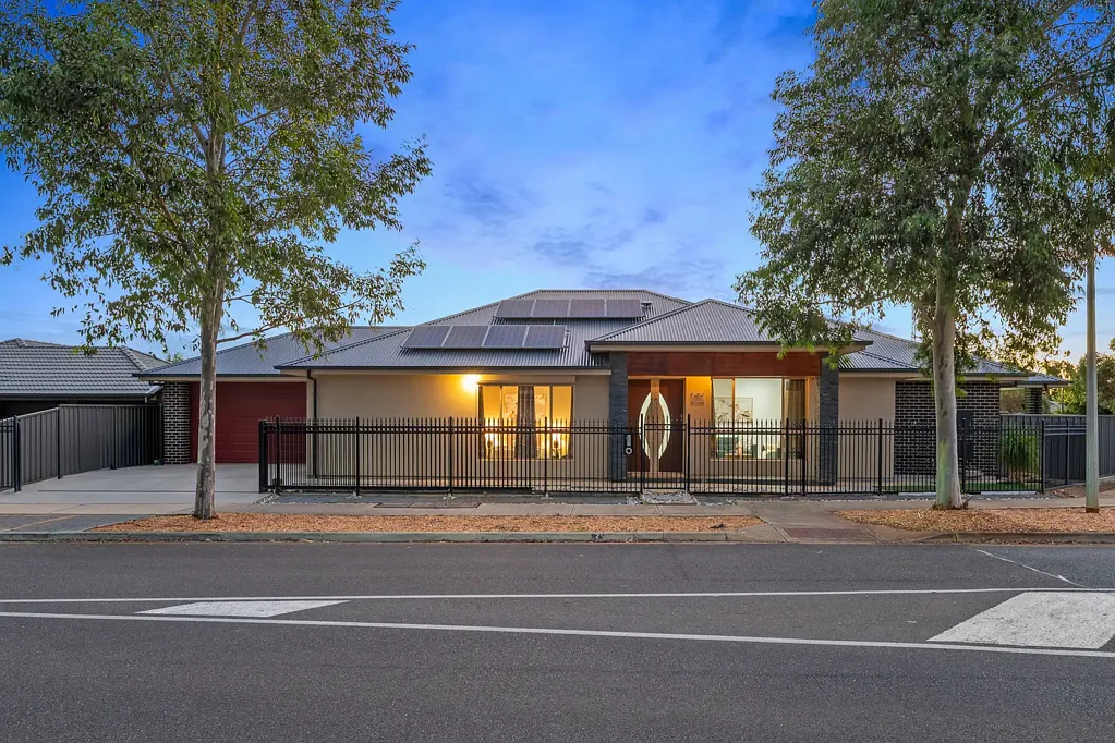 Parafield Gardens 5침실 Spacious Family Entertainer in a Prestigious Pocket