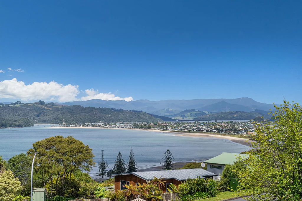 Whitianga 4બેડરૂમ Top of the pops