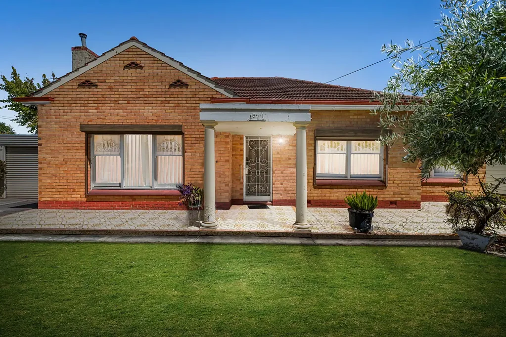 Brooklyn Park 3Zimmer A Western Suburbs Winner: Corner Block Beauty With Huge Scope To Transform