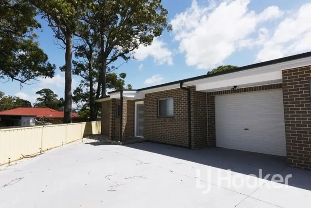 Easy Care Duplex in Cul-de-sac
