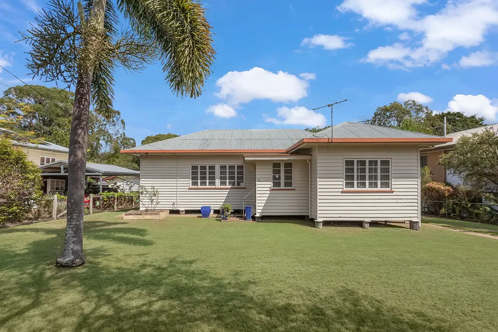 North Booval 2कमरा Solid Post-War Family Home with Original Mid-Century Charm