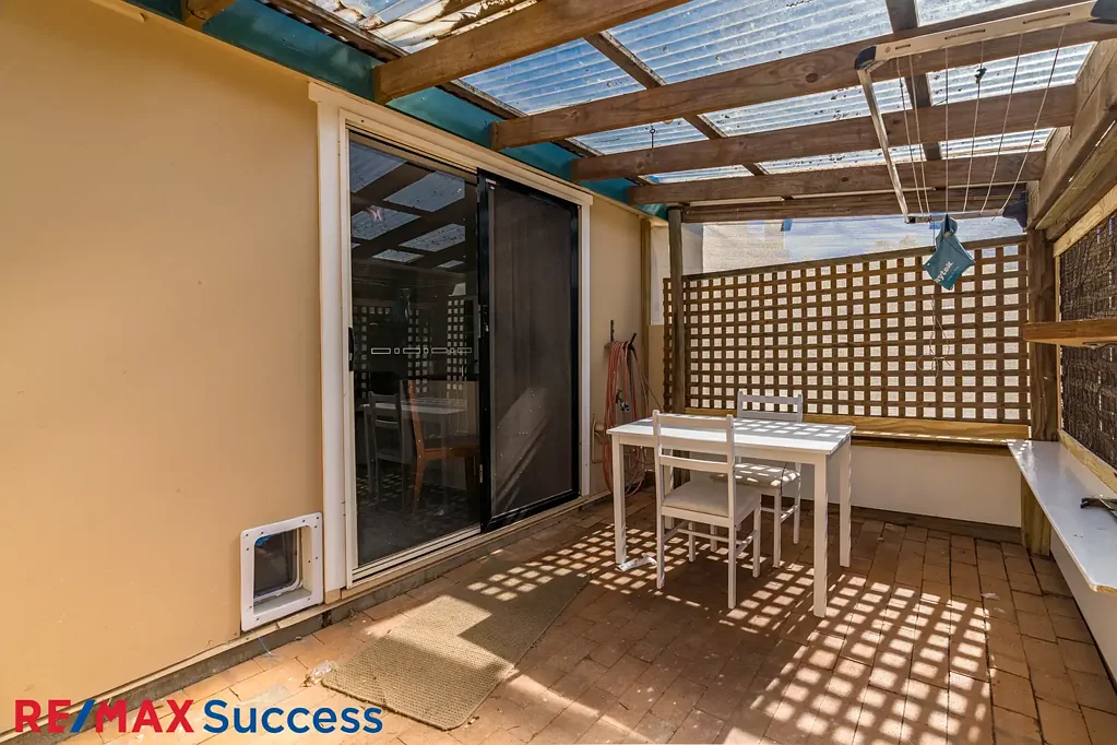 Practical Furnished Granny Flat in a Convenient Newtown Location