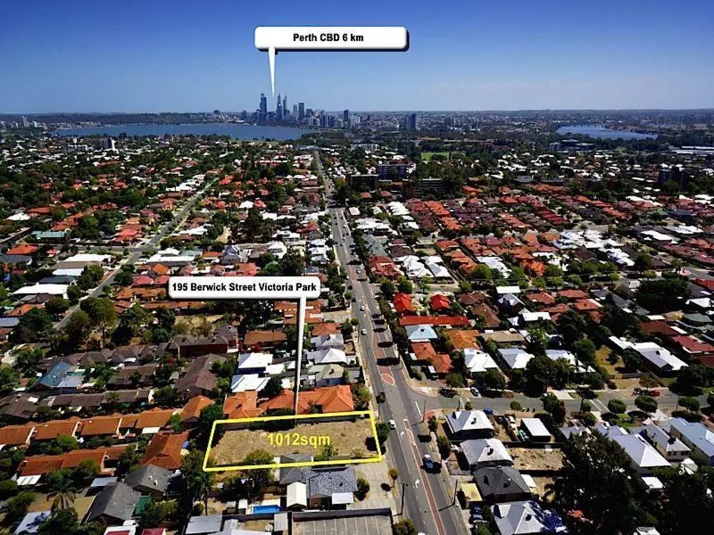 Victoria Park Your Dream Development Opportunity!  Ripe for development, Reap the benefits ... 1,012m2 R30 - City Views.