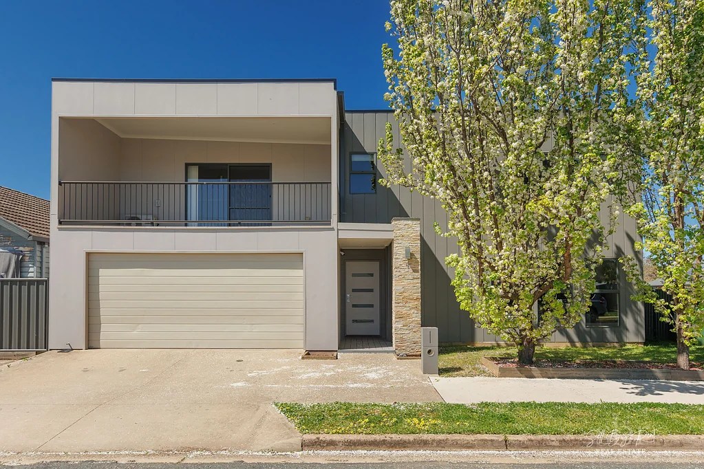 4 LYNDREN STREET, Wodonga, VIC 3690