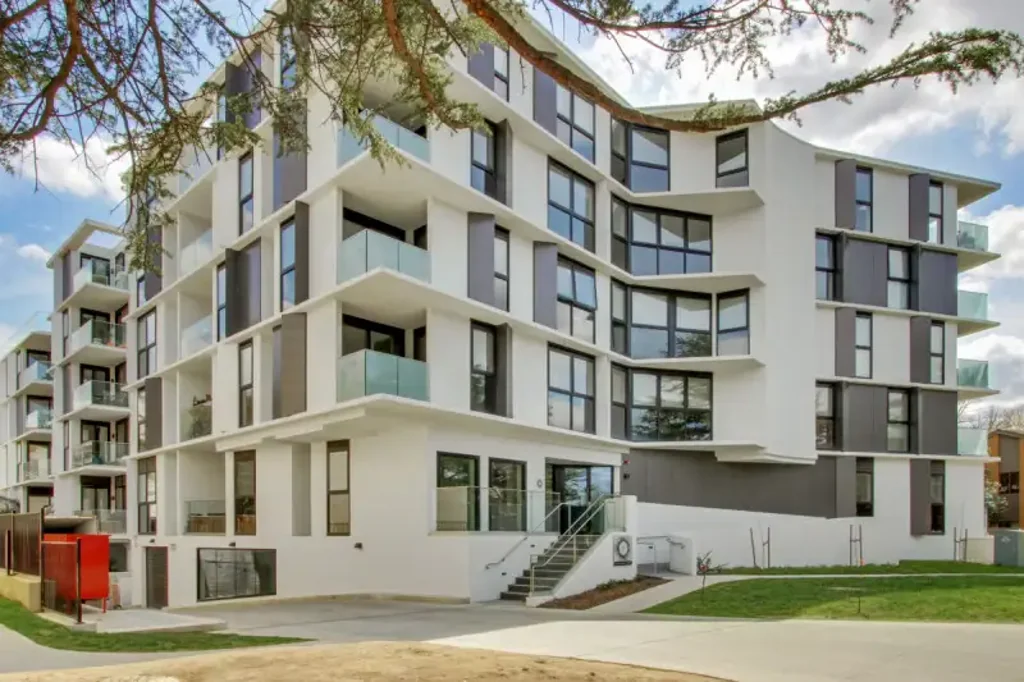 Kingston 2 Bedroom Kingston Convenience Steps to Eyre Street Market & the Foreshore