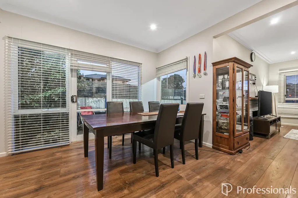 Dandenong North 3कमरा A Home of Comfort, Space, and Convenience!