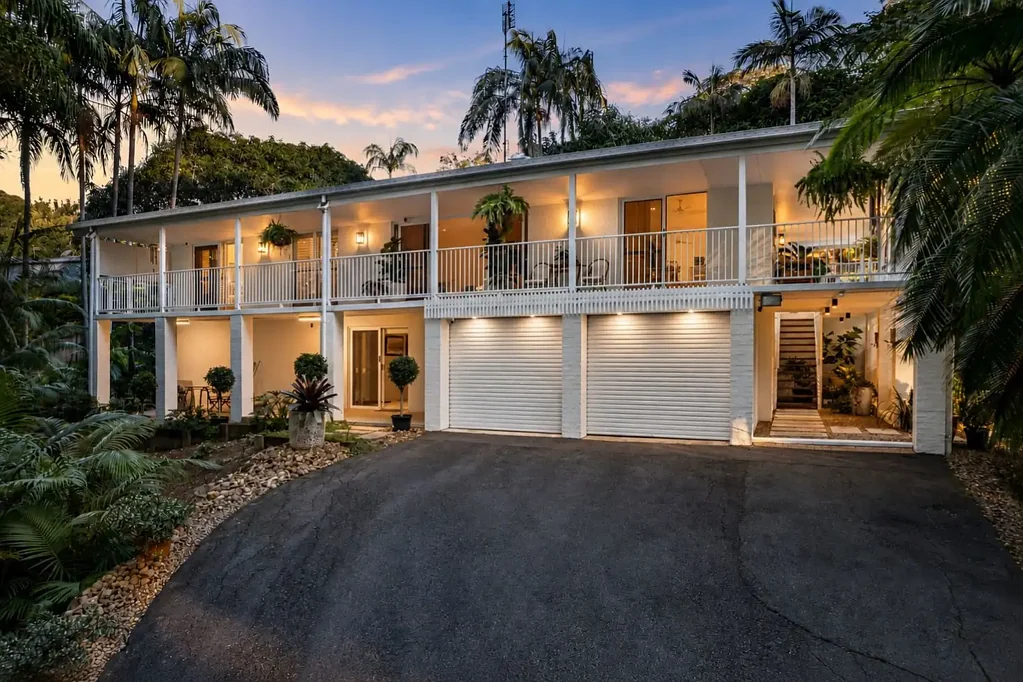 Mons 4Kwarto Beautifully Renovated Retreat with Dual Living Potential on 5,962sqm